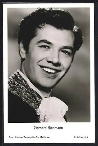 AK Schauspieler Gerhard Riedmann lächelnd in Kamera schauend