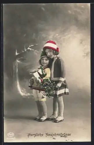 Foto-AK Amag Nr.61122 /1: Zwei Kinder im Outfit zum Neujahrsfest