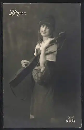 Foto-AK Amag Nr.62569 /5: Junges Mädchen mit ihrer Gitarre