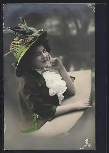 Foto-AK RPH Nr.1789 /3: Junge Frau in toller Tracht mit Hut