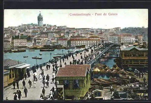 AK Constantinople, Pont de Galata, Passanten auf der Brücke über den Bosporus