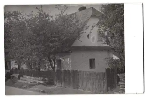 Fotografie unbekannter Fotograf, Ansicht Schönwald, Strasse am Wohnhaus