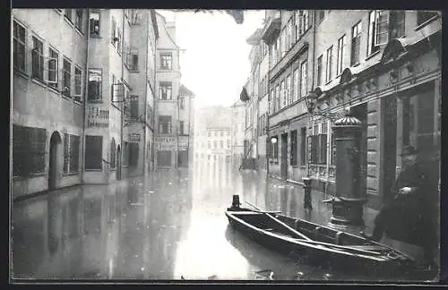 AK Hochwasser Nürnberg am 05. Februar 1909, ein Boot in der Tucherstrasse