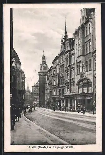 AK Halle a. d. Saale, Passanten auf der Leipziger Strasse