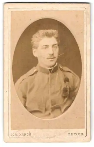 Fotografie Jos. March, Brixen, Stadelgasse 334, K. u. k. Soldat in Uniform mit Schützenschnur, mit Schnurrbart