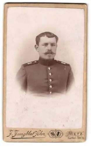 Fotografie J. Jungblut Sohn, Metz, Garten-Str. 10, Junger Soldat in Uniform des 8. Regiments