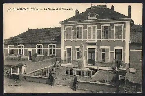 AK Séreilhac, La Mairie et le Monument