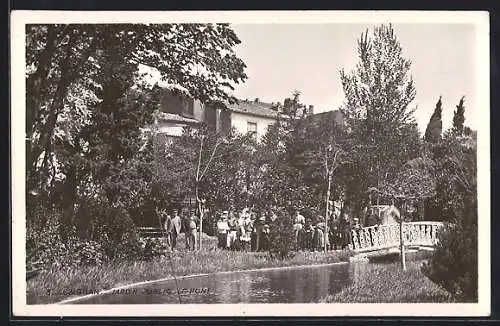 AK Lézignan, Jardin Public, Le Pont