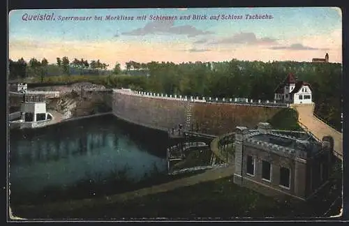 AK Marklissa /Queistal, Sperrmauer mit Schleusen und Blick auf Schloss Tschocha