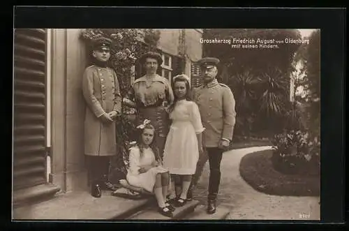 AK Grossherzog Friedrich August von Oldenburg in Uniform mit seinen Kindern