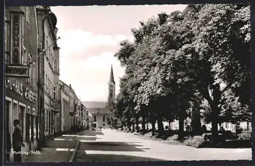 AK Plattling, Platz mit Blick zur Kirche, Schuhhaus Weinberger