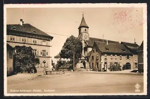 AK Schliengen /Baden, Dorfplatz mit Aufgang zur Kirche und Geschäft Engelbert