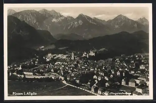 AK Füssen i. Allgäu, Gesamtansicht gegen die Berge