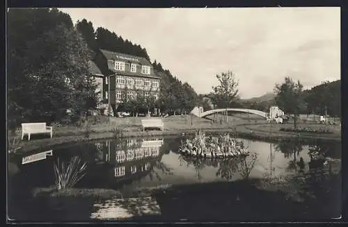 Foto-AK Friedrichshütte-Laasphe, Hotel Fasanerie, im Garten