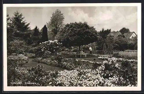 AK Gütersloh, Stadtpark mit Besuchern