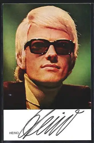 AK Musiker Heino mit Rollkragenpullover und Sonnenbrille