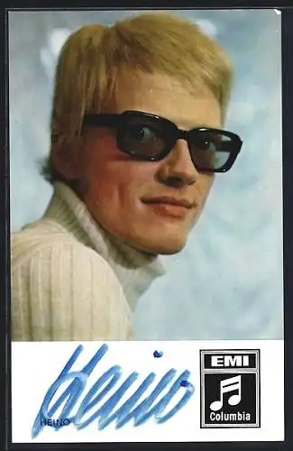 AK Musiker Heino lächelnd mit Sonnenbrille und Rollkragenpullover, mit Autograph