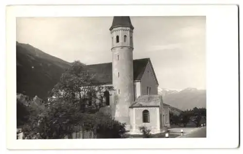 Fotografie unbekannter Fotograf, Ansicht Laas, Maria Lourdes Kirche