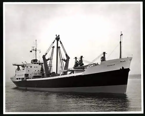 Fotografie Frachtschiff Historian bei langsamer Fahrt