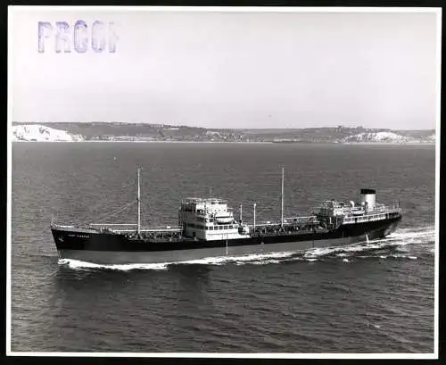 Fotografie Tankschiff Surf Pioneer vor der Küste von England