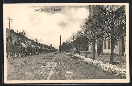 AK Suwalki, Strassenpartie im Ort, Pferdekutschen