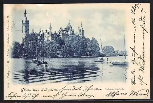 AK Schwerin / Mecklenburg, Schloss, Seeseite mit Booten