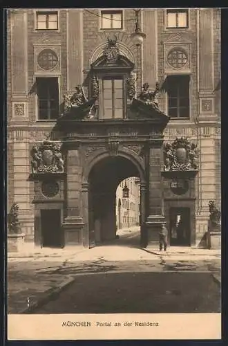 AK München, Blick zum Portal an der Residenz