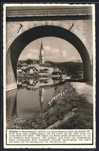 AK Vilshofen in Niederbayern, Uferpartie mit Parkhotel durch Brücke gesehen