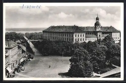 AK Roudnice n. Lab., Blick auf den Stadtplatz mit Kloster