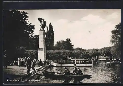 AK Konstanz a. B., Im Stadtgarten mit Denkmal