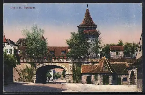AK Ulm a. D., Zundeltor mit Turm