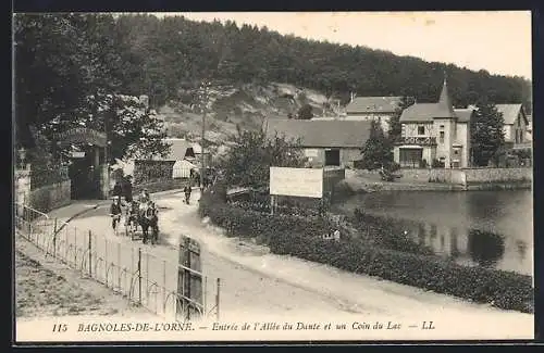 AK Bagnoles-de-l`Orne, Entrée de l`Allée du Dante et un coin du Lac