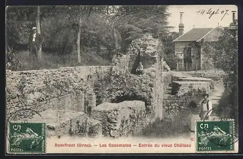 AK Domfront /Orne, Les Casemates, Entrée du vieux Chateau