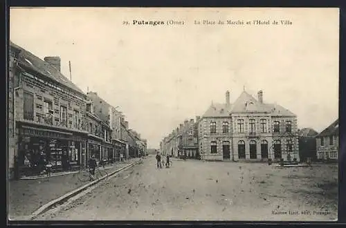 AK Putanges /Orne, La Place du Marché et l`Hotel de Ville