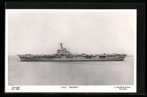 AK Kriegsschiff HMS Triumph auf dem Meer