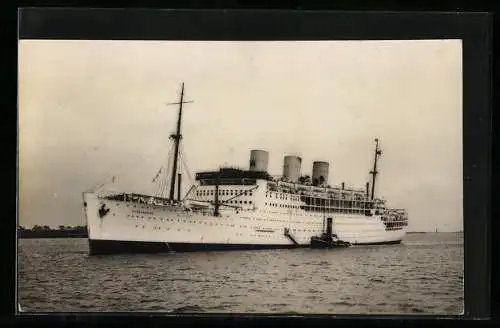 AK Passagierschiff Strathnaver nahe der Küste mit Schlepper