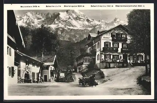 AK Garmisch-Partenkirchen, Gasthof und Pension Partnachklamm, Wildenau Nr. 3, Bergpanorama im Hintergrund