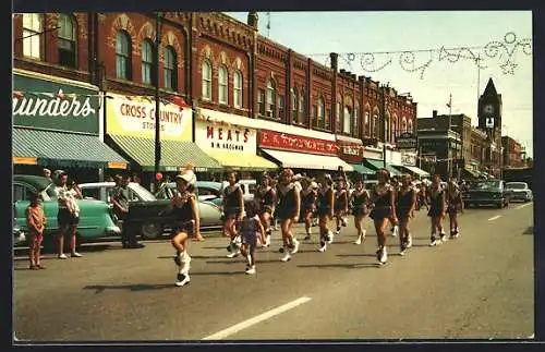 AK Collingwood /Ontario, Lion`s Club Parade down the wide Main Street during the gala Summer Frolic