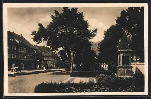 AK Northeim a. Harz, Am Münster mit Kriegerdenkmal