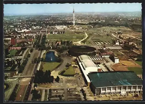 AK Dortmund, Blick zum Westfalenpark mit Florianturm, Westfalenhalle und neue Halle für Sonderschauen