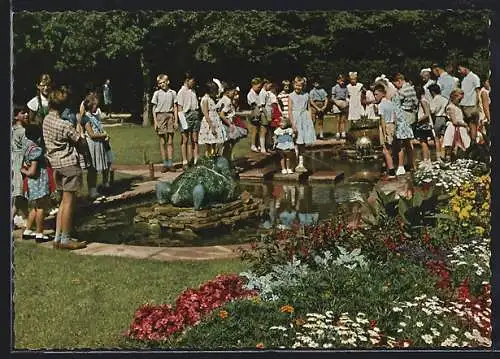 AK Ludwigsbrug, Gartenschau Blühendes Barock, Der Froschkönig im Märchengarten