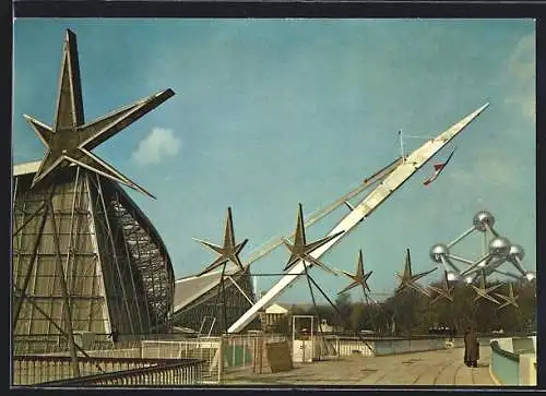 AK Bruxelles, Exposition Universelle 1958, Die Laufbrücke und der französische Pavillon