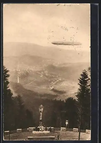 AK Baden-Baden, Blick vom oberen Teil der Merkurbergbahn, Zeppelin