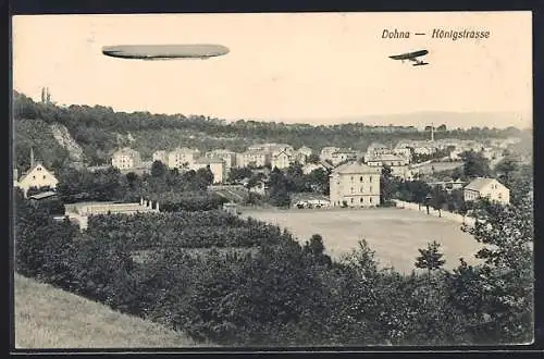 AK Dohna, Zeppelin und Eindecker-Flugzeug über der Ortschaft, Königstrasse