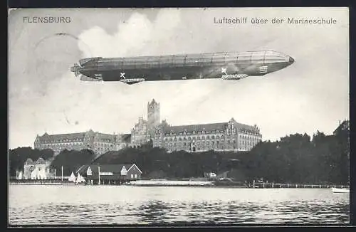 AK Flensburg, Zeppelin-Luftschiff über der Marineschule