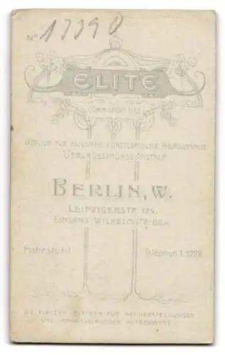 Fotografie Atelier Elite, Berlin, Leipziger Str. 124, Zwei Damen in modischer Kleidung