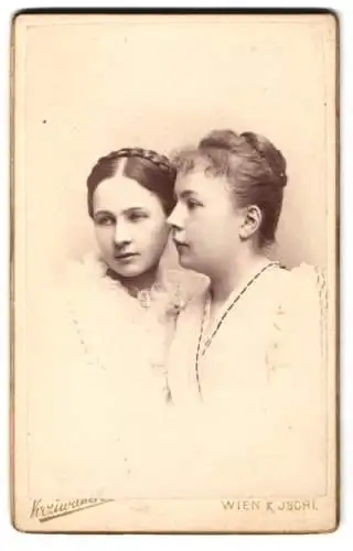 Fotografie Kriwanek, Wien, Franzensallee 10, Porträt Paula und Marianne von Stach