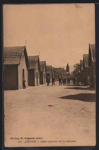 AK Autun, Allée centrale de la Caserne