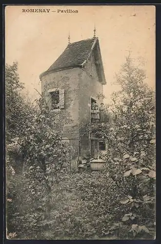 AK Romenay, Pavillon entouré de verdure et de végétation luxuriante