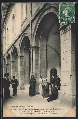 AK Cluny, Fêtes du Millénaire à l`Abbaye : Moines et Cloîtres, 1910